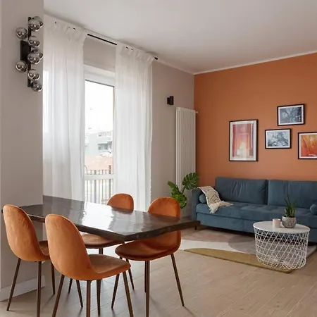 Blue & Orange House Lovely Modern Apartment *