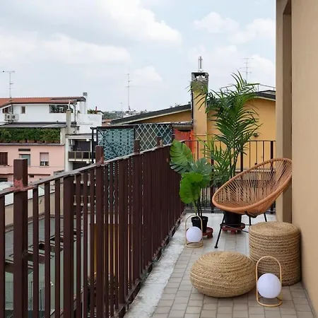 Apartment Blue & Orange House Lovely Modern Milan