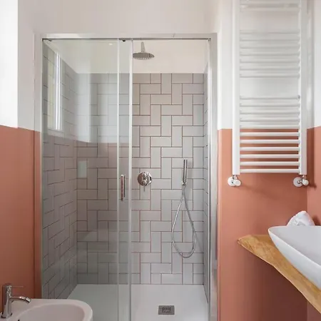 Blue & Orange House Lovely Modern * מילאנו